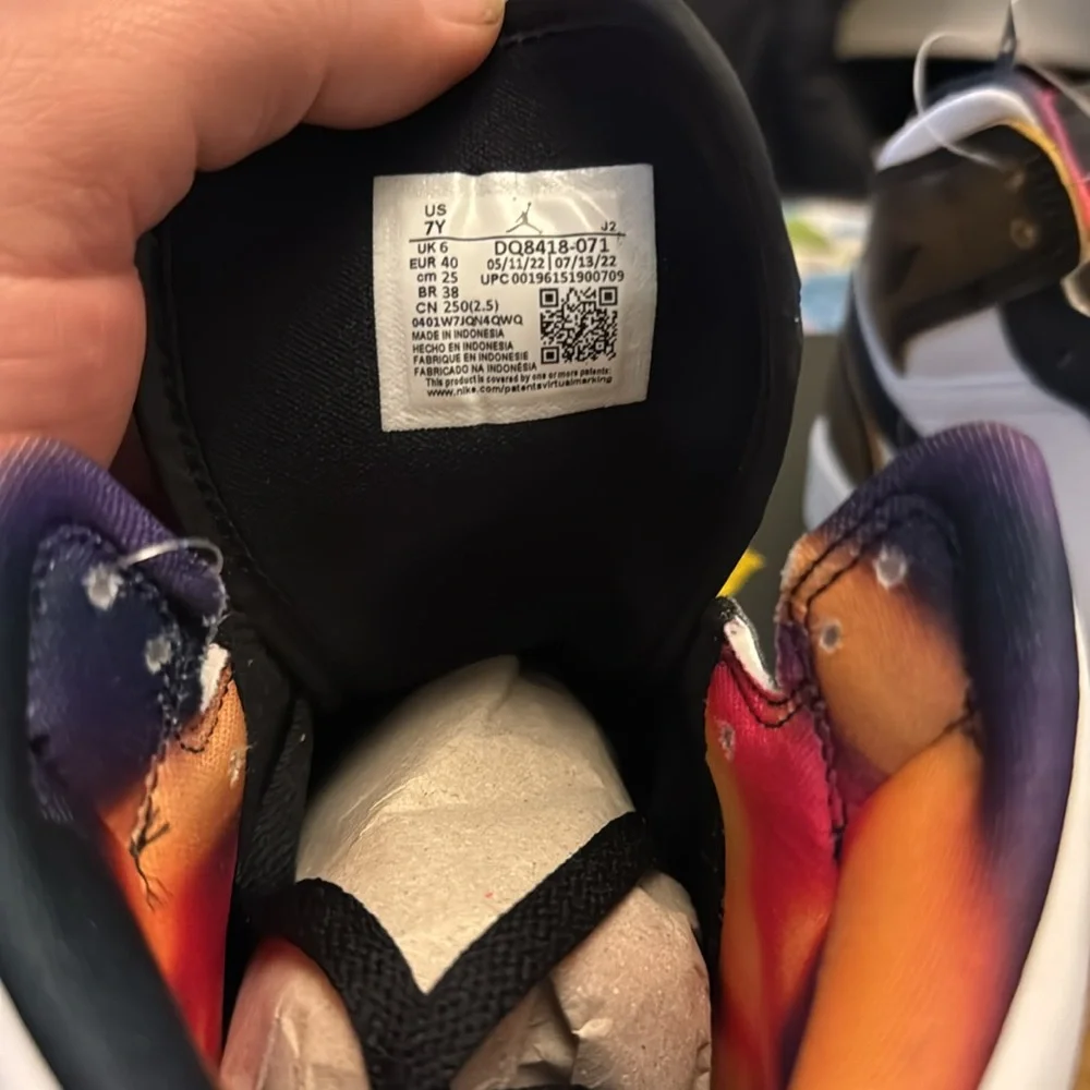 Jordan 1 mid se black/taxi/sail sz 7 youth or 8.5 womans new in box - Picture 3 of 4